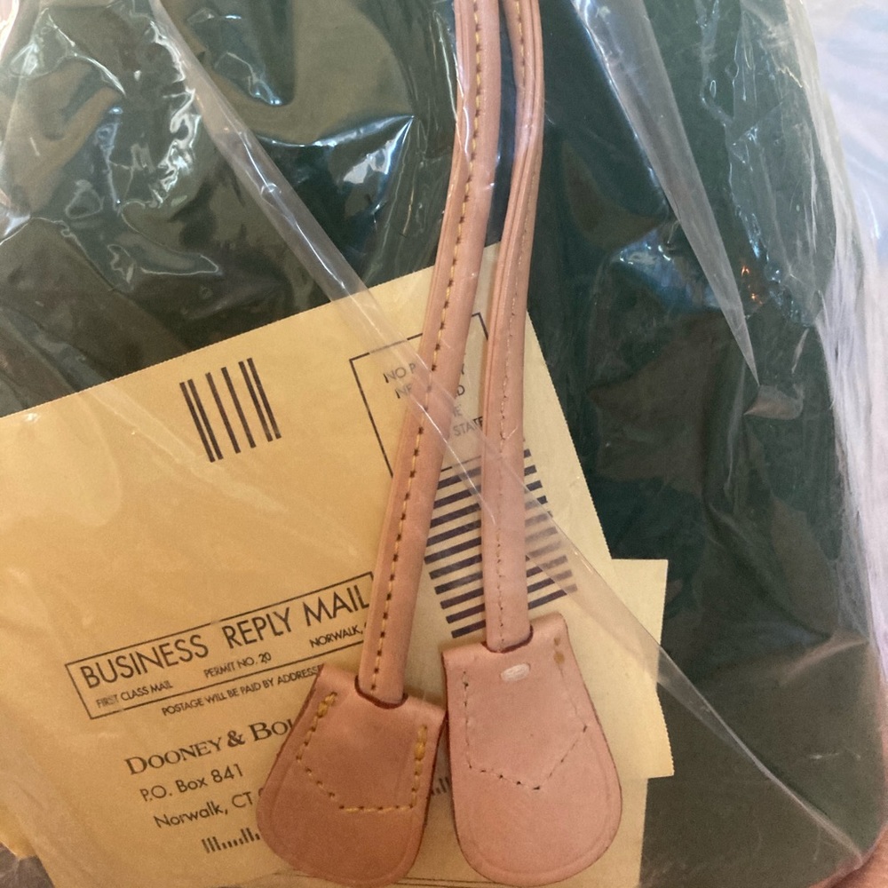 🎄GIFT IDEAS! Christmas 🎄 is coming! NWT Dooney & Bourke suede med drawstring - Picture 6 of 11